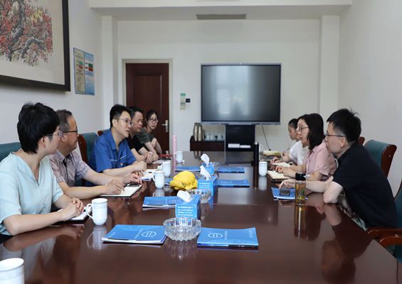 桐乡市总工会副主席吴霞萍一行莅临杏彩体育股份 调研“三治融合”进企业工作