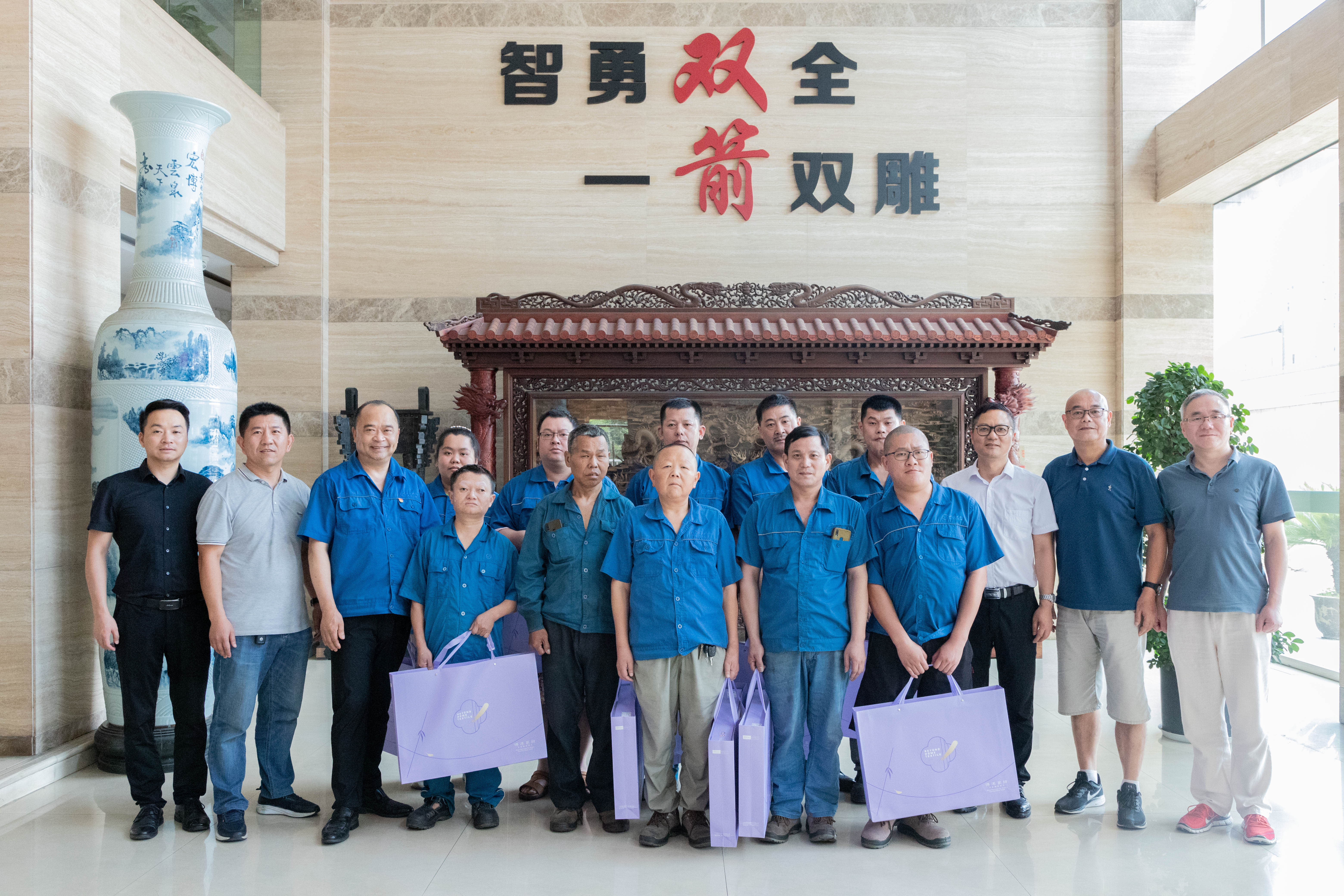 嘉兴市残疾人集中就业企业促进会秘书长鲁庆民一行莅临杏彩体育走访慰问
